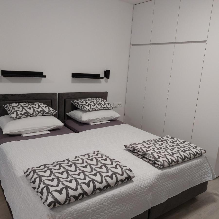 Apartments Sindy And Mendy With Parking Space In The Garage Dubrovnik Ngoại thất bức ảnh